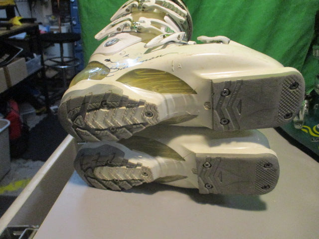 Load image into Gallery viewer, Used Salomon 7 Divine RS Ski Boots Size 24
