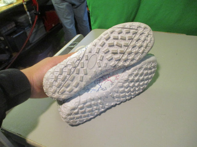 Load image into Gallery viewer, Used Jiebuniao Size Youth 3.5 Indoor Soccer Cleats
