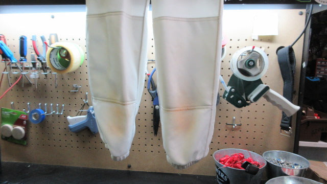 Load image into Gallery viewer, Used Mizuno Elastic Bottom Softball Pants - Size Small
