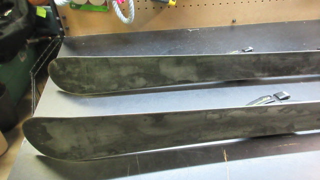 Load image into Gallery viewer, Used Elan Race Integra Jr Skis W/ Fischer Bindings 120cm
