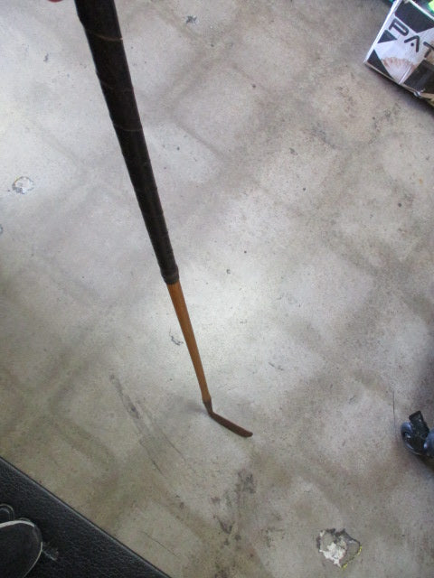 Load image into Gallery viewer, Vintage Wood Shaft Putter
