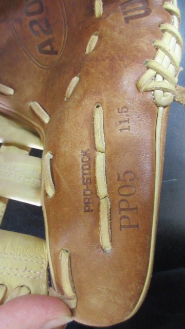 Used Wilson A2000 11.5" Glove - RHT
