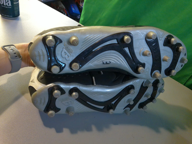 Load image into Gallery viewer, Used Warrior Burn 2.0 Lacrosse Cleats Size 12
