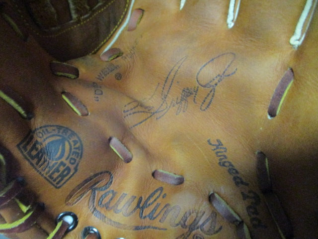 Load image into Gallery viewer, Used Rawlings Ken griffy Jr 11&quot; RHT Glove
