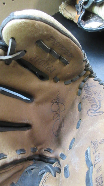 Used Rawlings Derek Jeter 11" Glove - RHT