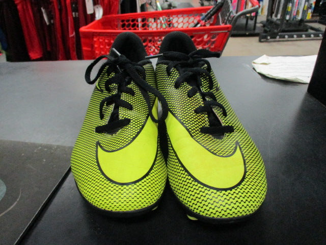 Load image into Gallery viewer, Used Nike Bravata II Size Youth 6 Soccer Cleats
