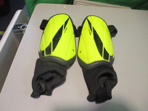 Used Nike Charge Youth Medium Soccer Shin Guards