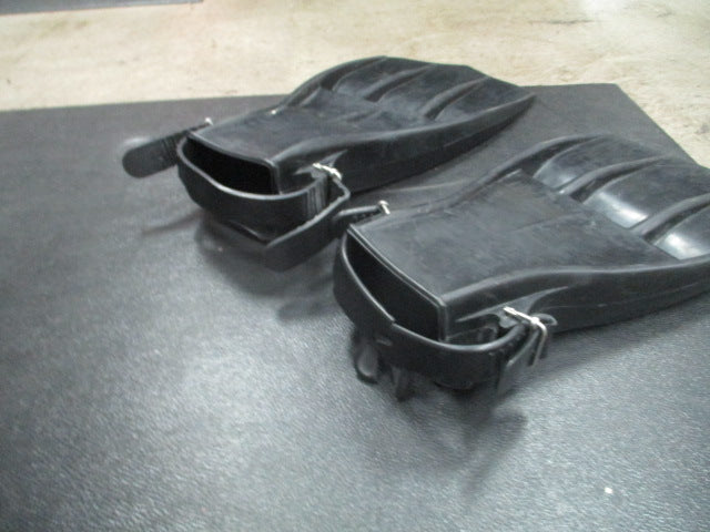 Load image into Gallery viewer, Used U.S. Divers Aqua-Lung Size OSFM Rocket Fins
