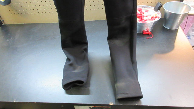 Load image into Gallery viewer, Used Lemorecn Wetsuit - Size 14
