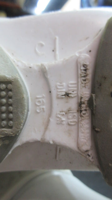 Load image into Gallery viewer, Used Rossignol R18 Youth Ski Boots - Size 9.5
