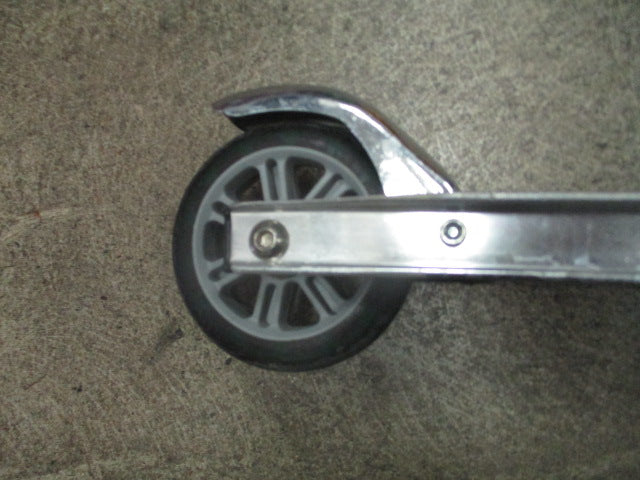 Load image into Gallery viewer, Used Razor Kids Folding Scooter
