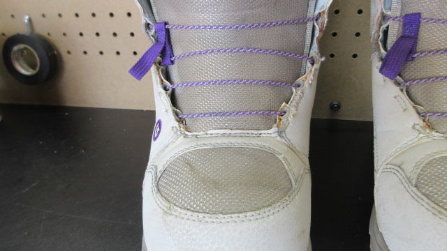 Load image into Gallery viewer, Used Burton Mint Imprint 1 Snowboard Boots - Size 8.5
