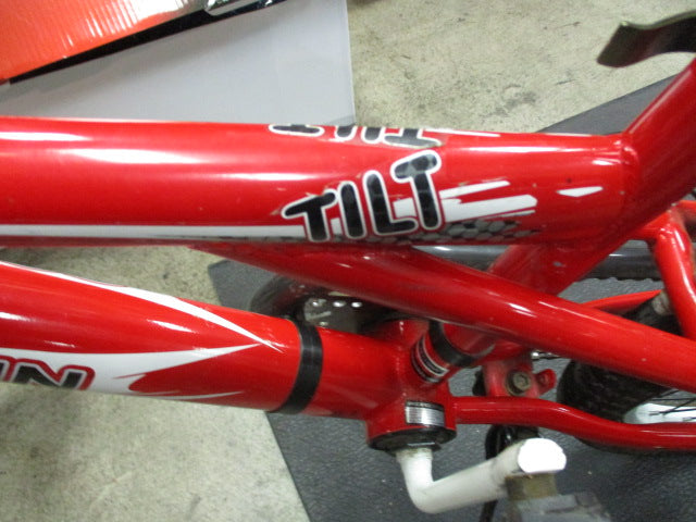 Load image into Gallery viewer, Used Schwinn Tilt 20&quot; Kids BMX Bike (As Is - Needs Tune Up)
