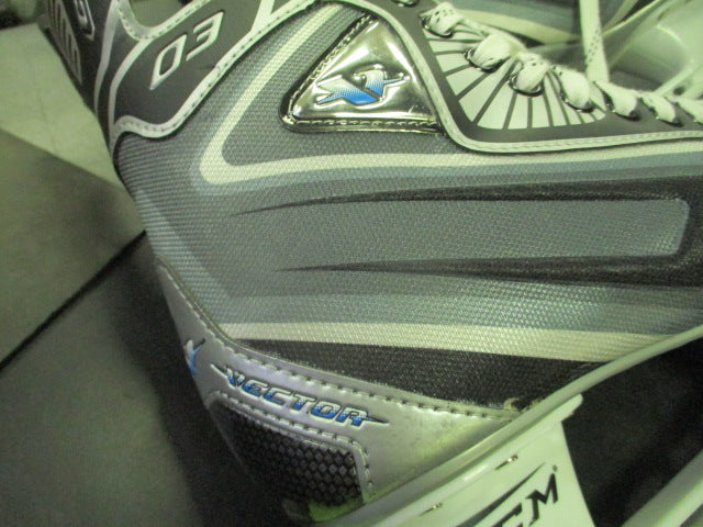 Load image into Gallery viewer, Used CCM Vector 03 Hockey Skates Size 9
