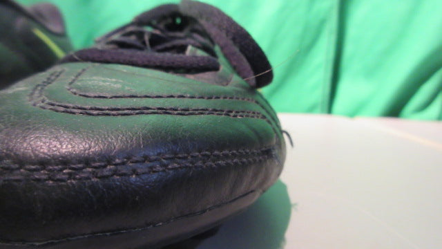 Load image into Gallery viewer, Used Nike Tiempo Youth 1Y Soccer Cleats
