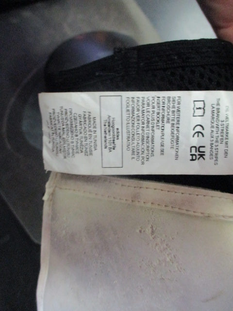 Load image into Gallery viewer, Used Adidas Size 8.5 Soccer Goalie Gloves
