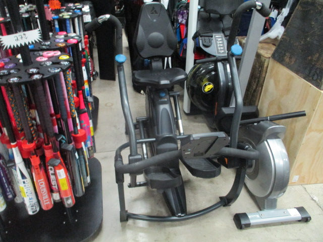 Load image into Gallery viewer, Used Teeter Free Step SE2001 Seated Elliptical
