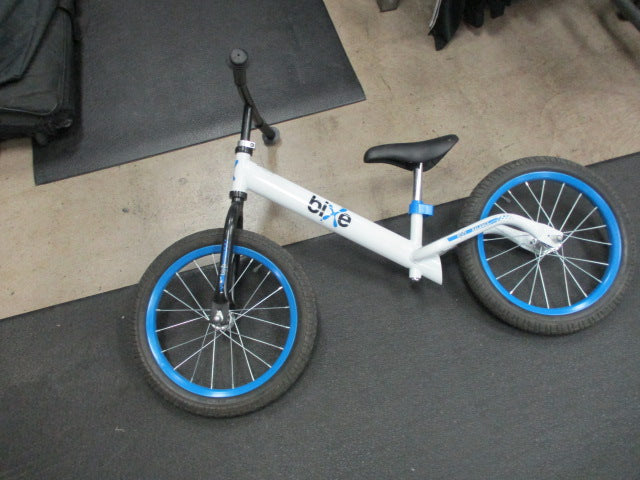 Load image into Gallery viewer, Used Bixe 10&quot; Kids Balance Bike
