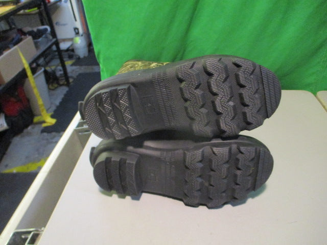 Load image into Gallery viewer, Magellan Ourdoors Size Youth 4 Rain Boots
