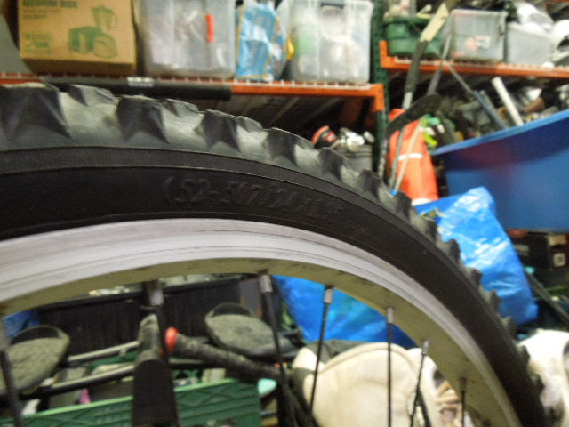 Load image into Gallery viewer, Used Dynacraft Magna Great Divide 21 Sp Mountain Bike in Purple
