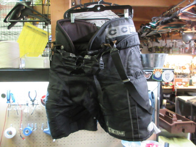 Load image into Gallery viewer, Used CCM Hockey Breezers - Adult
