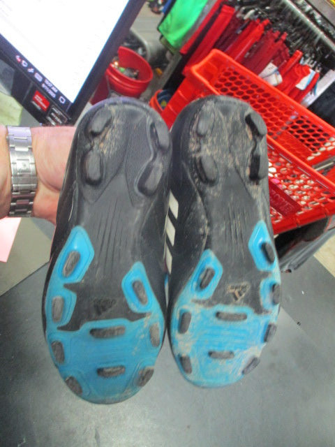Load image into Gallery viewer, Used Adidas Sie Youth 11K Soccer Shoes
