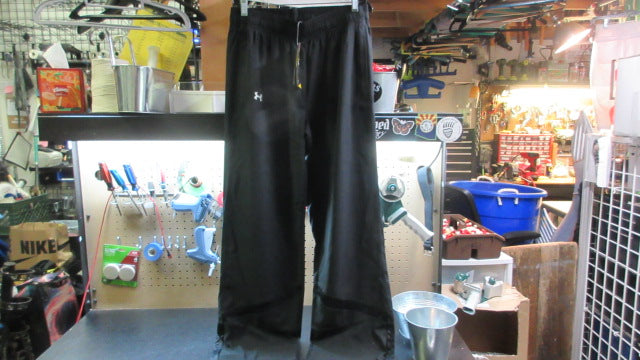 Load image into Gallery viewer, Under Armour Windbreaker Sweat Pants - Size Medium
