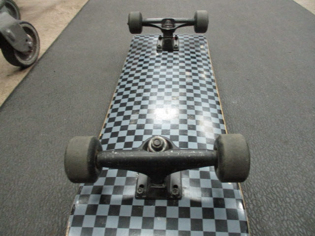 Load image into Gallery viewer, Used Retrospec Complete 31&quot; Skateboard
