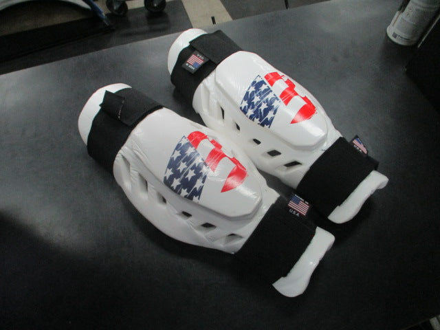 Load image into Gallery viewer, Used Macho Martial Arts Pair of Warrior Shin Guard Striking Pads
