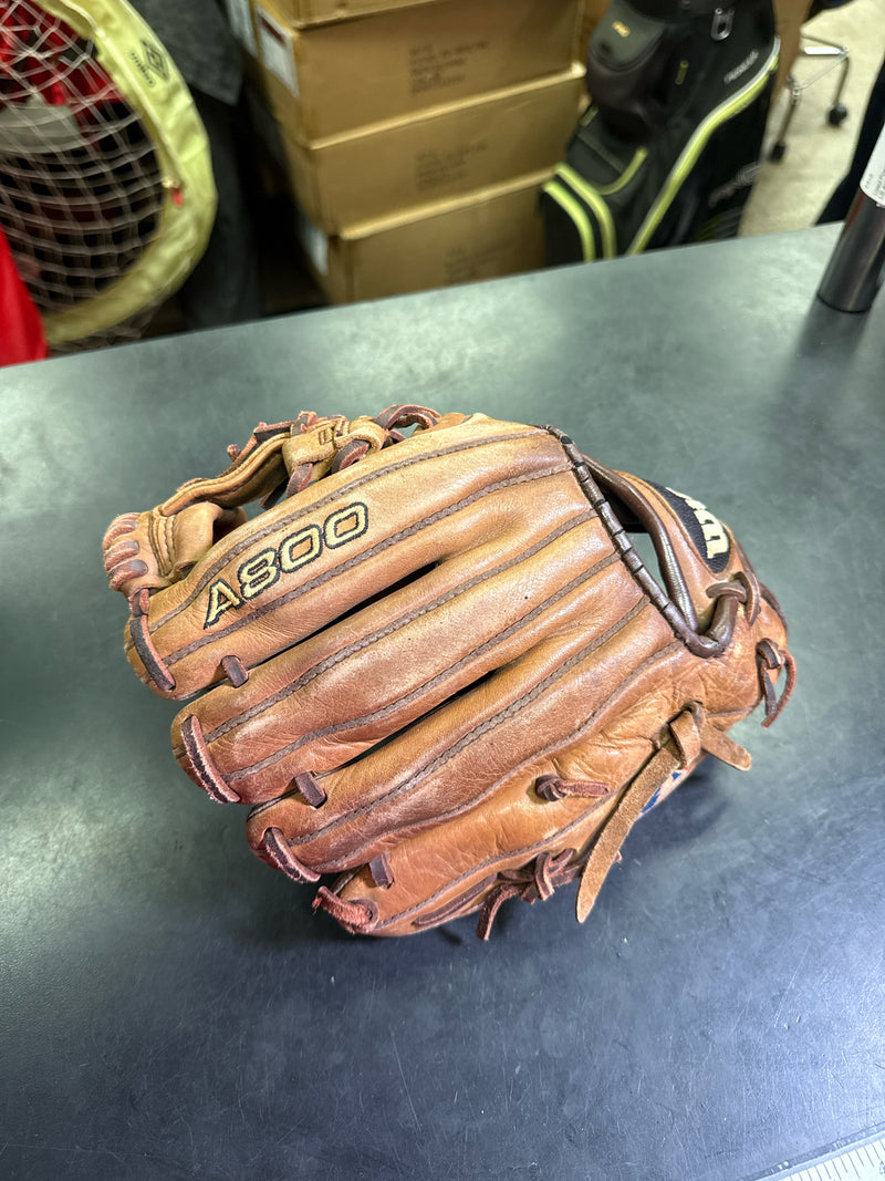 Load image into Gallery viewer, Used Wilson A800 1786 11.5" Baseball Glove RHT
