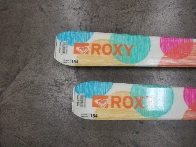 Load image into Gallery viewer, Used Roxy 154CM Downhill Skis With Roxy Bindings
