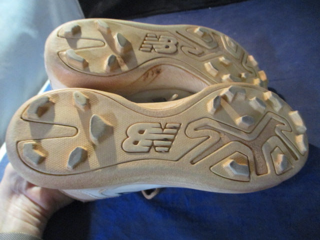 Load image into Gallery viewer, Used New Balance Cleats Size 4
