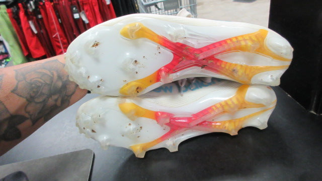 Load image into Gallery viewer, Used New Balance Burn X4 Size Womens 8.5 lacrosse Cleats
