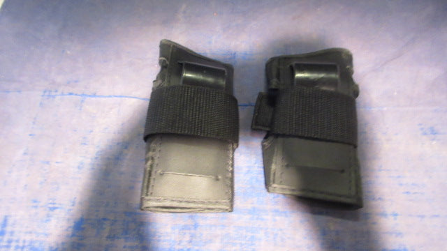 Load image into Gallery viewer, Used Wipe Out Wrist Guards Youth Size Medium

