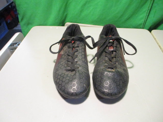 Load image into Gallery viewer, Used Vizari  Soccer Cleats Size 2
