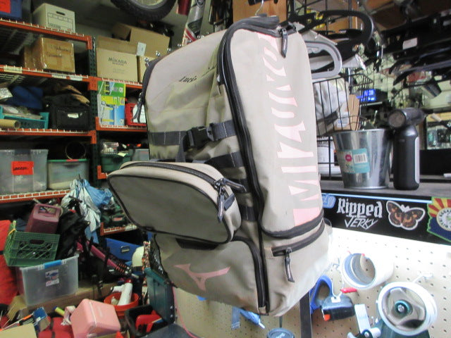 Load image into Gallery viewer, Used Mizuno Utility Softball Backpack
