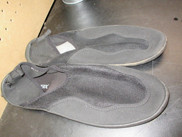 Load image into Gallery viewer, Used DBX Water Shoes - Size 12
