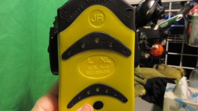 Load image into Gallery viewer, Used Speedo Dive Fins Junior L/XL - Yellow
