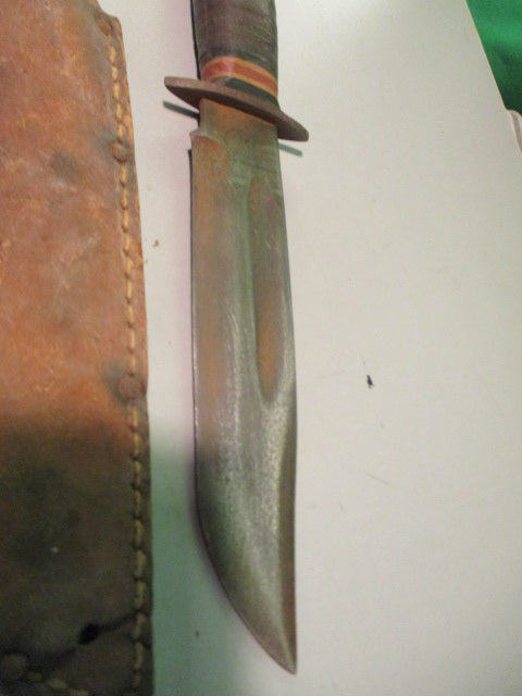 Load image into Gallery viewer, Used Vintage Hunting Knife W/ Holder
