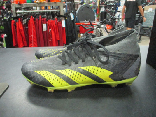 Used Adidas Predator Size 6.5 Soccer Cleats