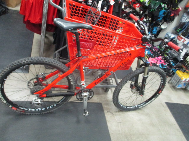 Load image into Gallery viewer, Used Fetish Fixation 27 Speeed 26&quot; Mountain Bike

