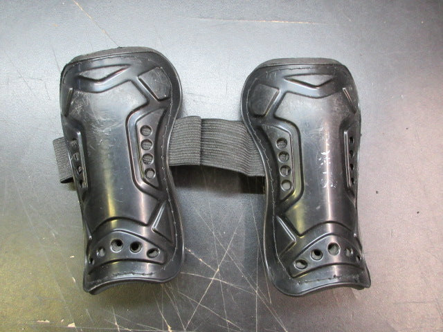 Load image into Gallery viewer, Used Sports Soccer Shin Guards - Youth
