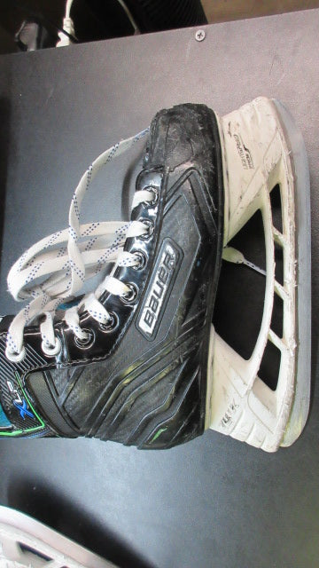 Load image into Gallery viewer, Used Bauer XLP Hockey Skates Size Youth
