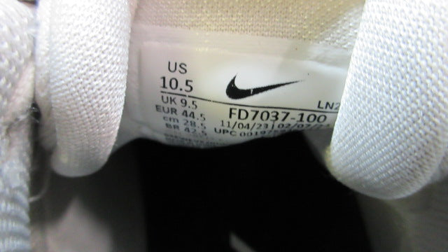Load image into Gallery viewer, Used Nike Alpha Football Cleats - Size 10.5
