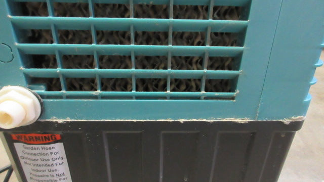 Load image into Gallery viewer, Used Hessaire MC26A Protable Evaporative Cooler - small wear
