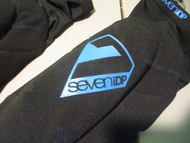 Load image into Gallery viewer, Used SeveniDP Bicycle Knee/Shin Pads Size Large

