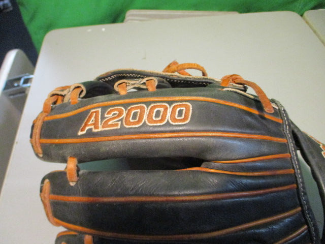 Load image into Gallery viewer, Used Wilson A2000 1716 11.5 Glove - RHT
