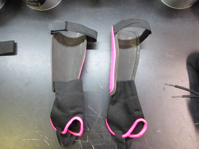 Load image into Gallery viewer, Used Champro D2 Soccer Shin Guards - Youth
