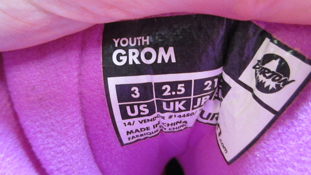 Load image into Gallery viewer, Used Burton Mini Grom Snowboarding Boots - Size 3
