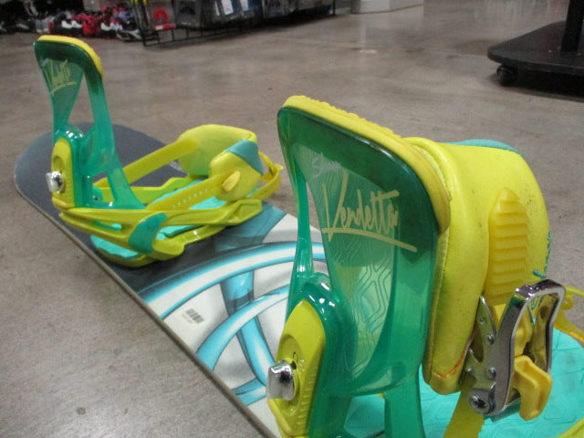 Load image into Gallery viewer, Used Burton Curzer 139cm w/ Salomon Vendetta Bindings Size Small
